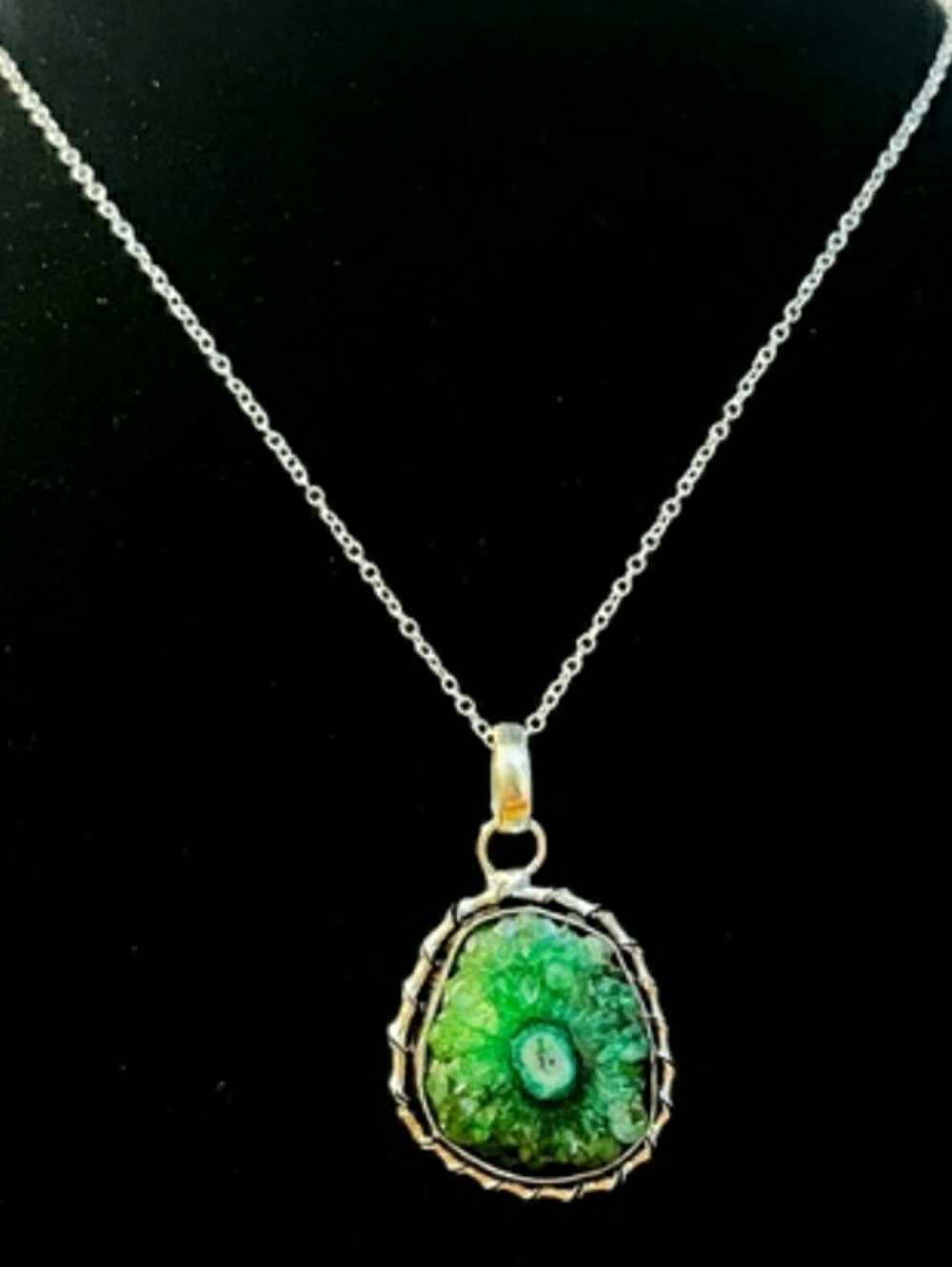 .925 Sterling Silver Green Stone Pendant Necklace